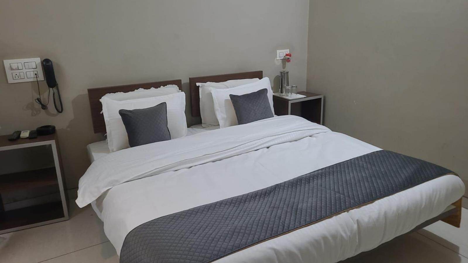 Hotel Indrani Chittorgarh Buitenkant foto