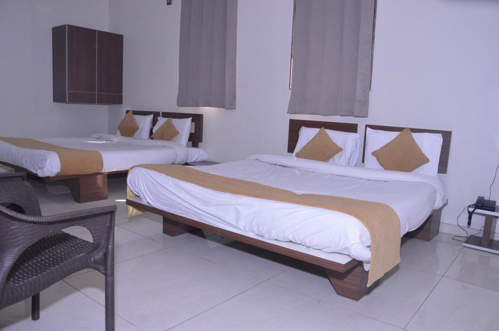Hotel Indrani Chittorgarh Buitenkant foto
