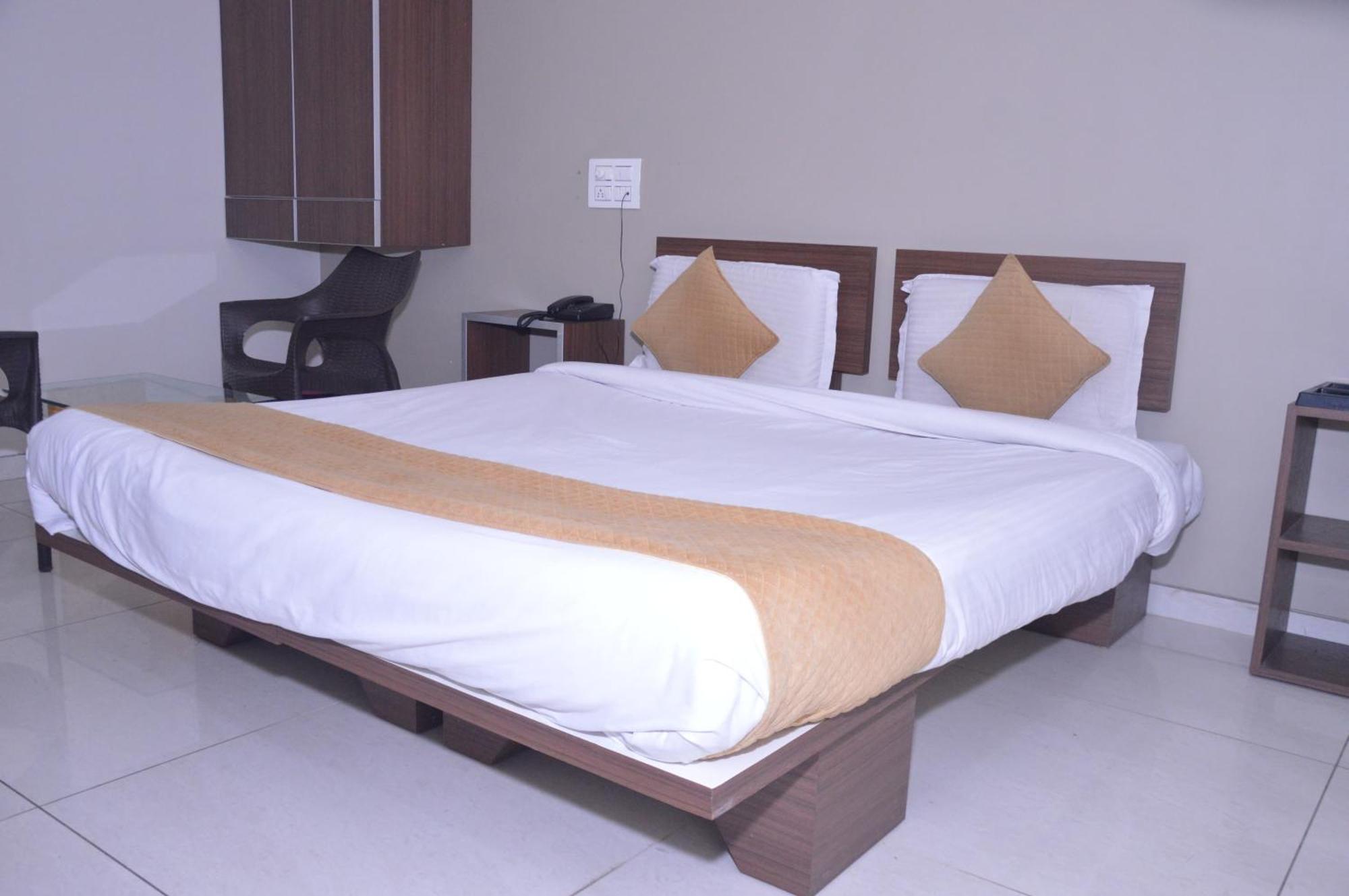 Hotel Indrani Chittorgarh Buitenkant foto